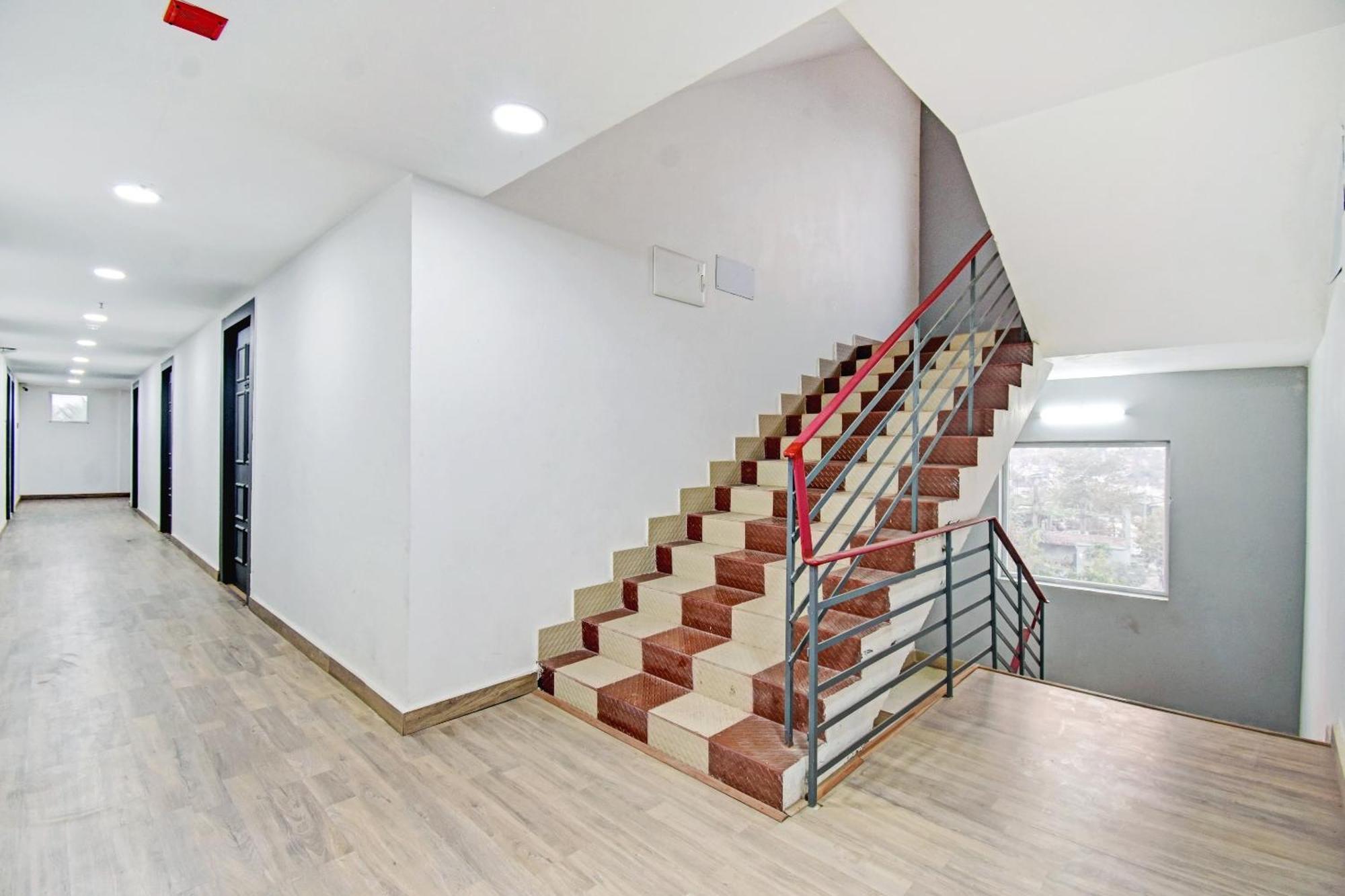 Super Townhouse The Royal Retreat Hotell Garui Exteriör bild