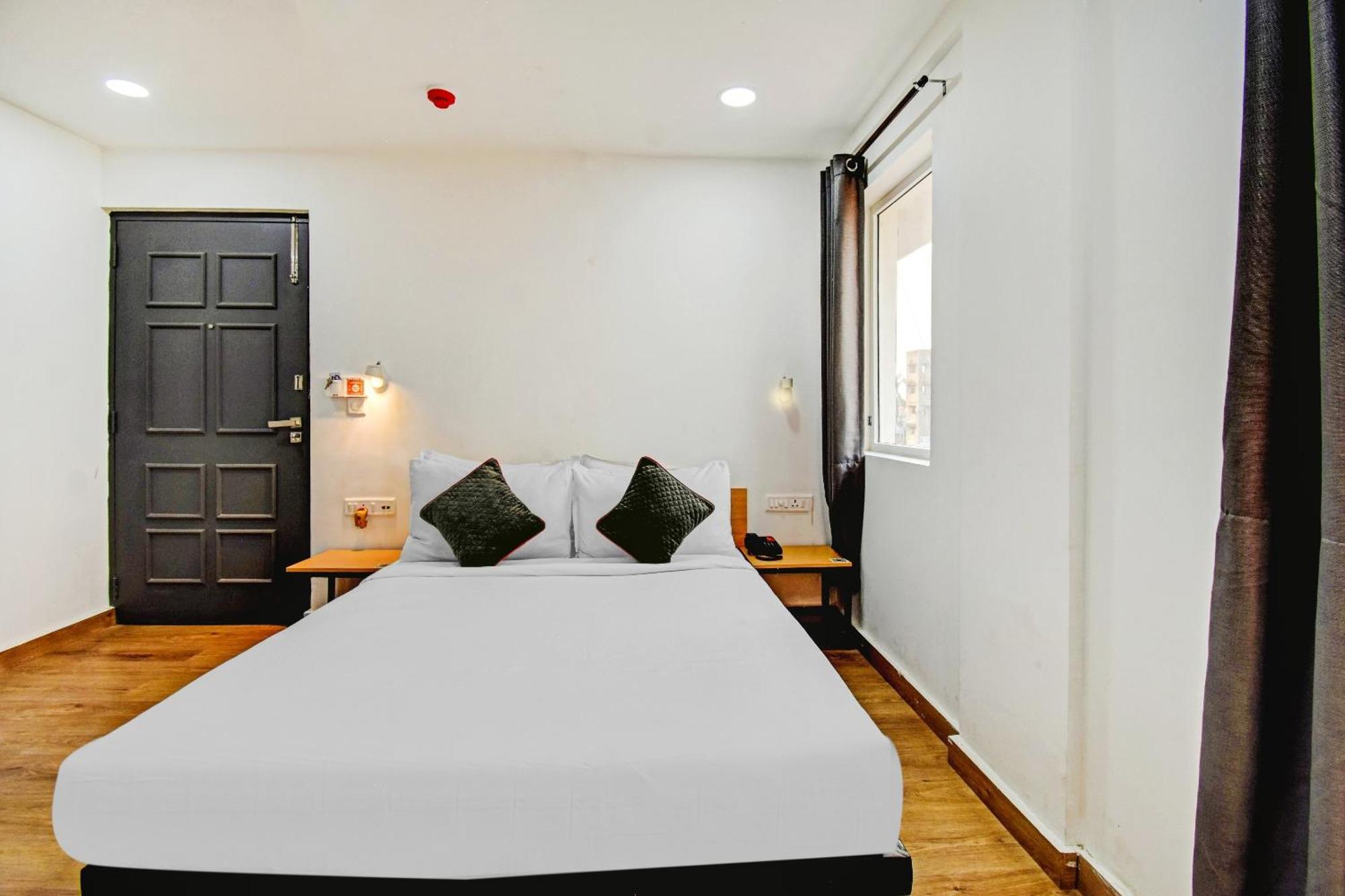 Super Townhouse The Royal Retreat Hotell Garui Exteriör bild