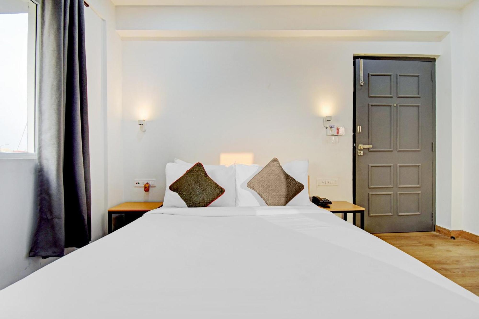 Super Townhouse The Royal Retreat Hotell Garui Exteriör bild
