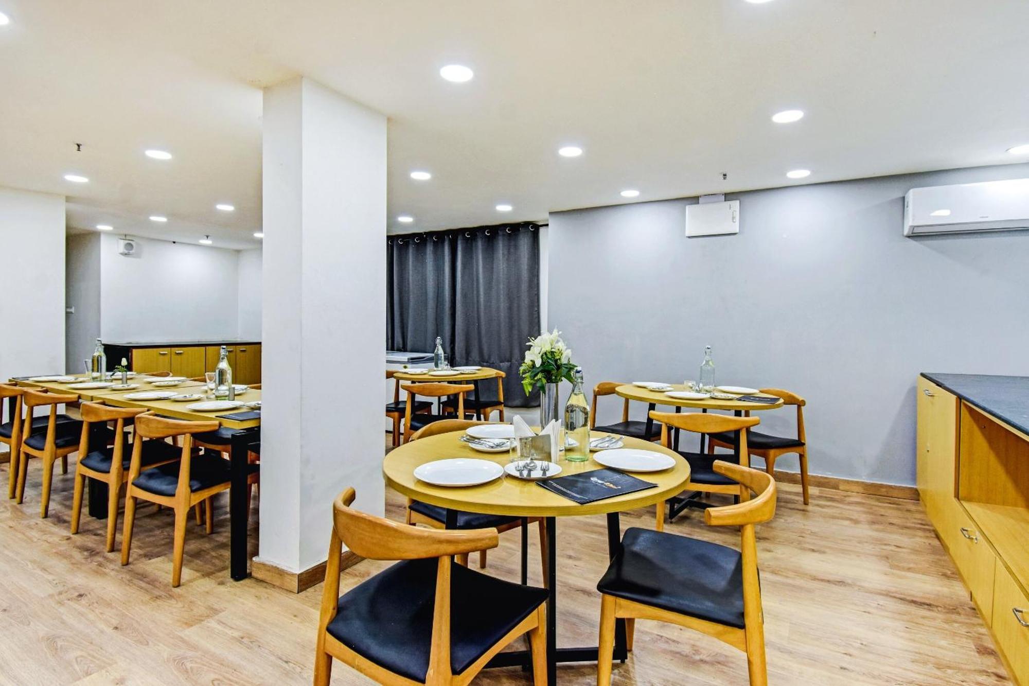 Super Townhouse The Royal Retreat Hotell Garui Exteriör bild
