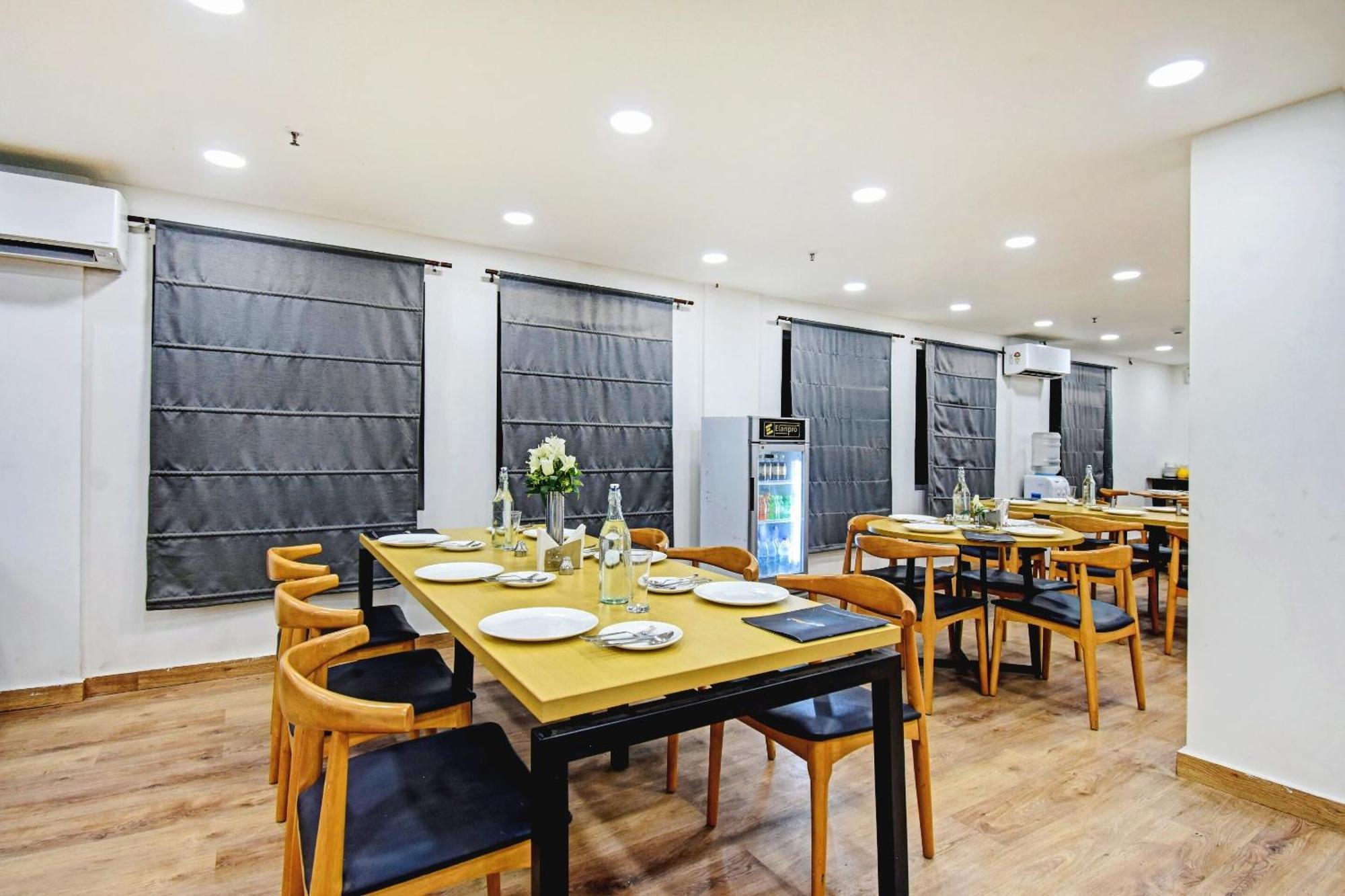 Super Townhouse The Royal Retreat Hotell Garui Exteriör bild