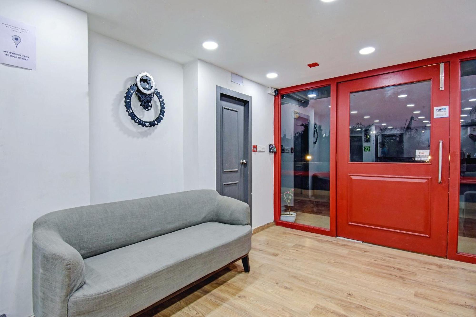 Super Townhouse The Royal Retreat Hotell Garui Exteriör bild