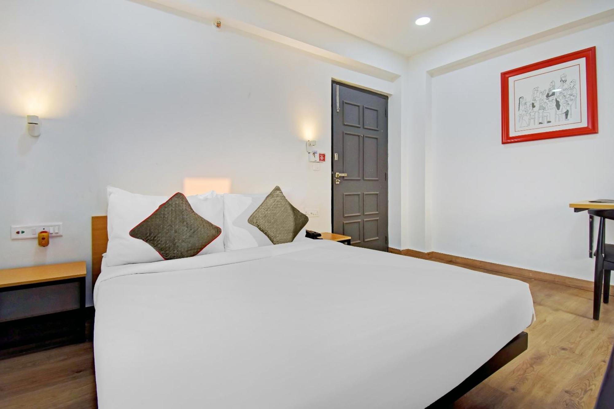 Super Townhouse The Royal Retreat Hotell Garui Exteriör bild